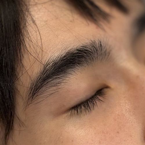 施術前の眉